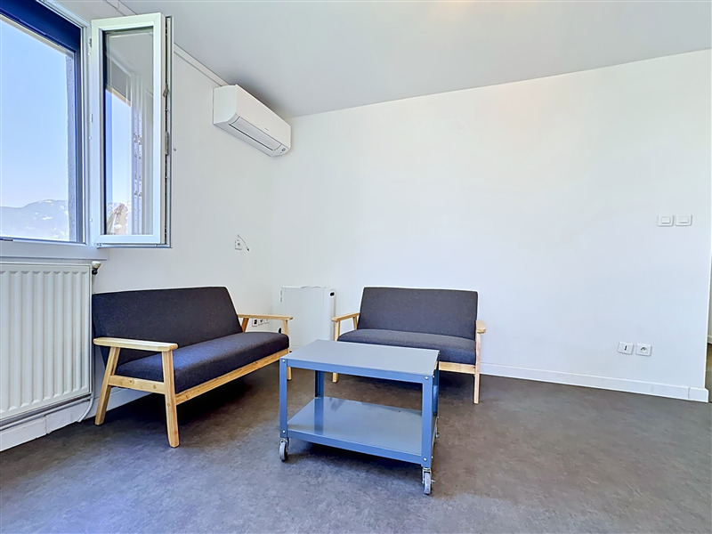 Appartement - 1er étage - 84,93 m2 - 4 pièces - Meublé - Photo 4