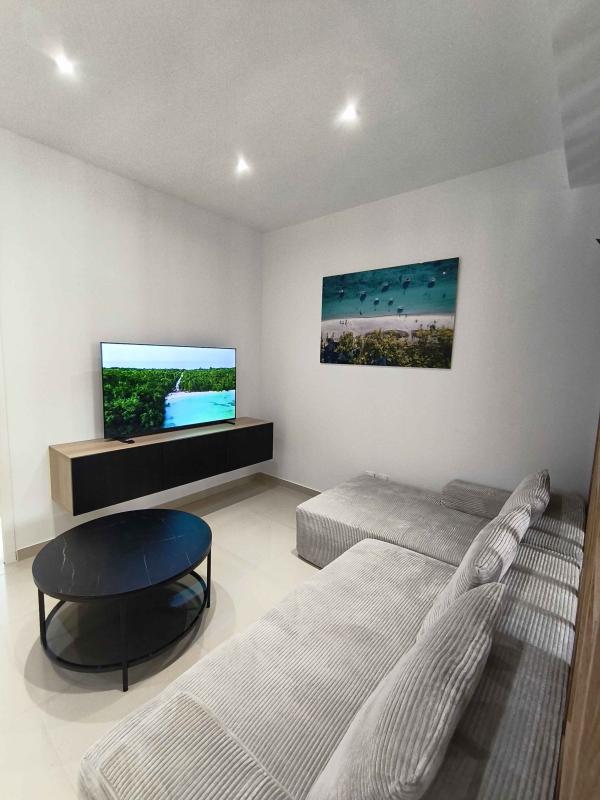 Appartement - 1er étage - 71,75 m2 - 3 pièces - Meublé - Photo 2