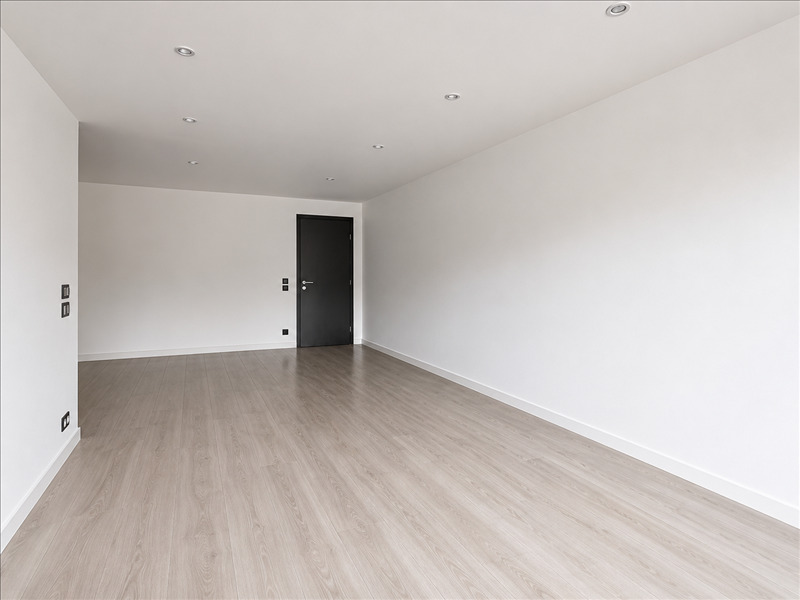 Appartement - 1er étage - 82 m2 - 4 pièces - Non meublé - Photo 2