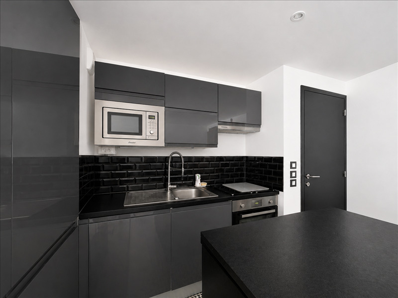 Appartement - 1er étage - 82 m2 - 4 pièces - Non meublé - Photo 4