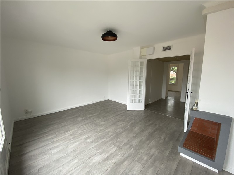 Appartement - 3ème étage - 74,31 m2 - 4 pièces - Non meublé - Photo 2