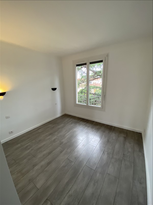 Appartement - 3ème étage - 74,31 m2 - 4 pièces - Non meublé - Photo 4
