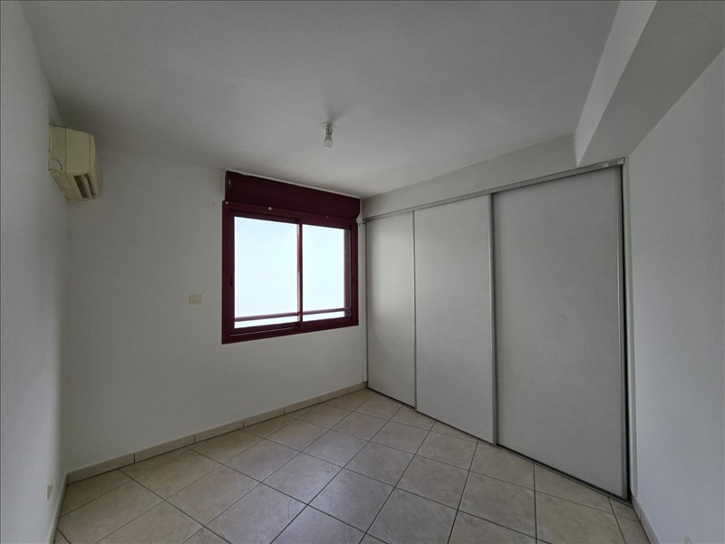 Appartement - 3ème étage - 56 m2 - 3 pièces - Non meublé - Photo 3