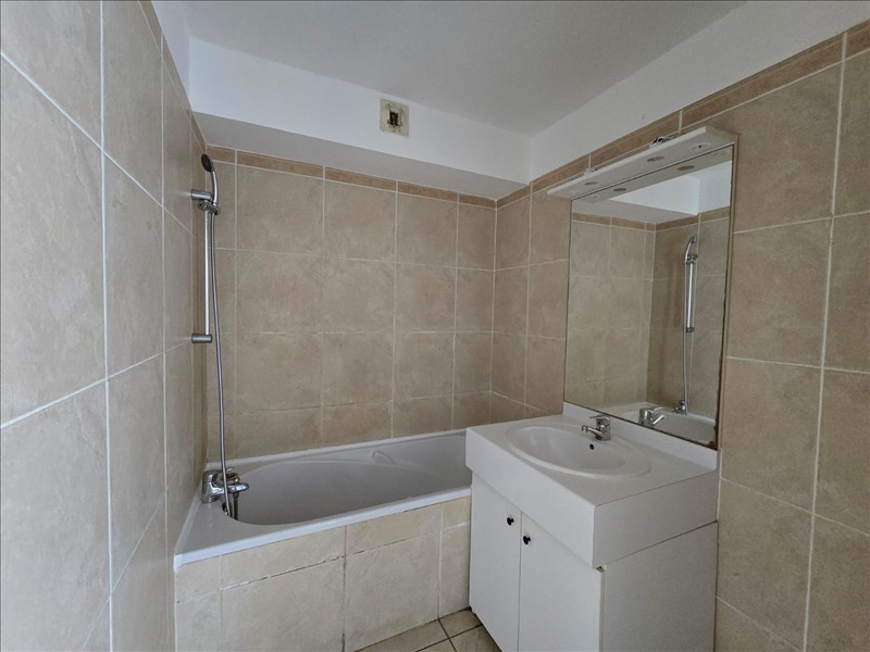 Appartement - 3ème étage - 56 m2 - 3 pièces - Non meublé - Photo 5