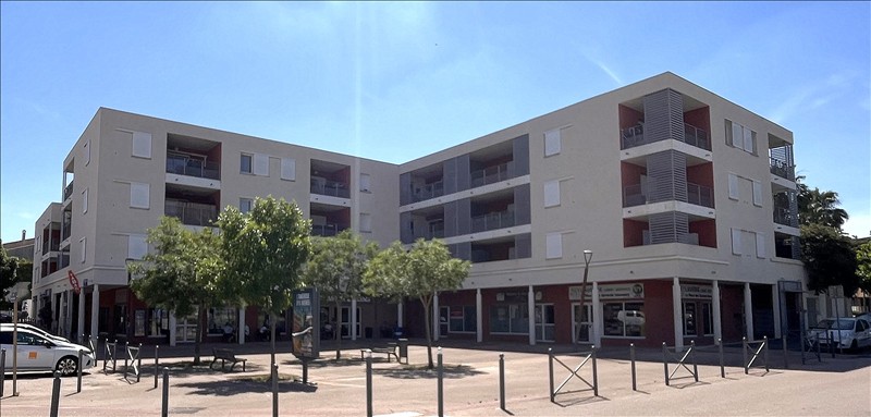 À LOUER – T3 ENTIÈREMENT RÉNOVÉ AVEC TERRASSE ET PARKING - Photo 2