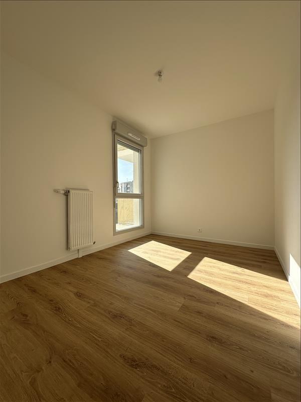 Appartement - 2ème étage - 80,74 m2 - 4 pièces - Non meublé - Photo 2