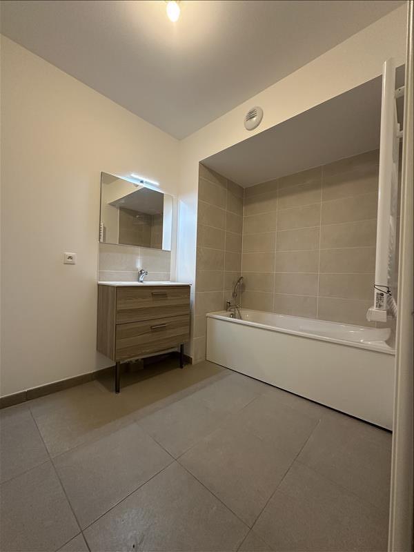Appartement - 2ème étage - 80,74 m2 - 4 pièces - Non meublé - Photo 5