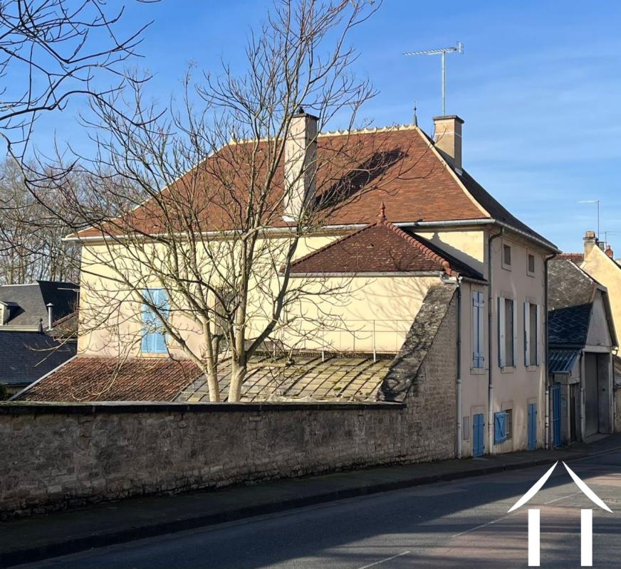 Au cœur de l'historique Ancy-le-Franc, grande maison avec jardin - Photo 5