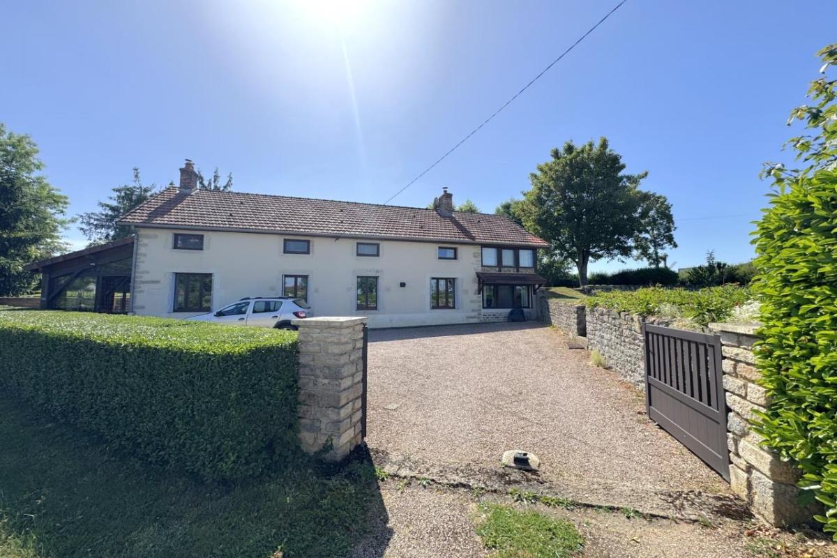 Maison 150m² — Maconge