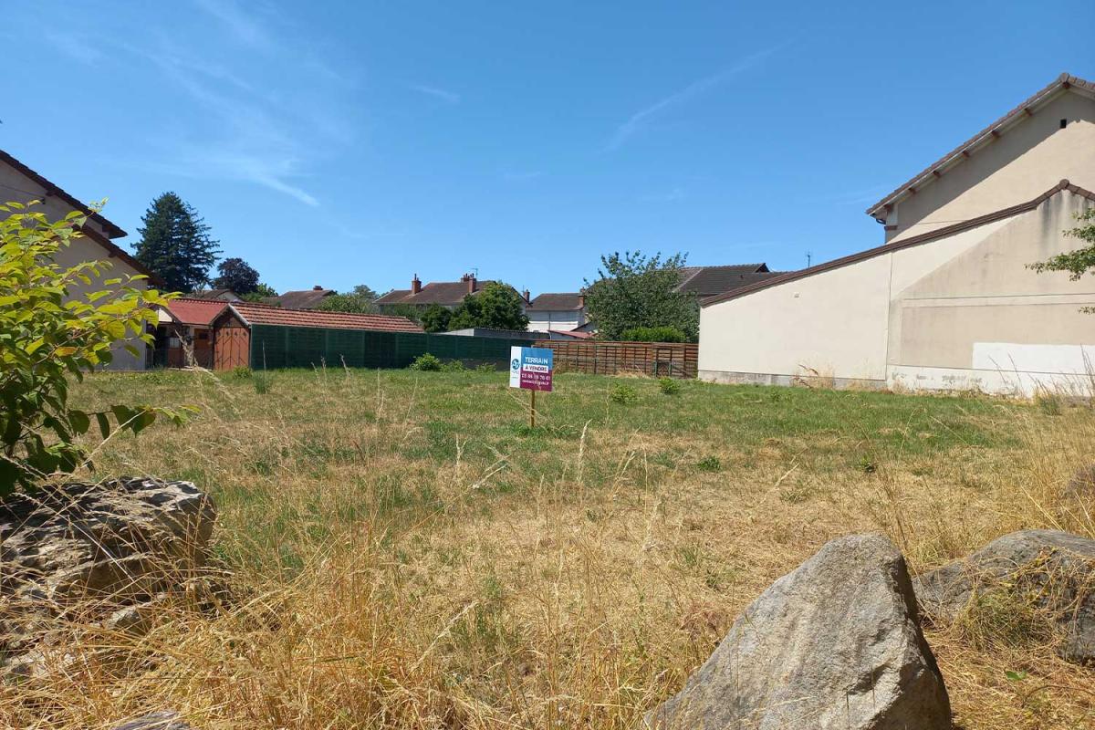 Terrain à bâtir - 857 m²