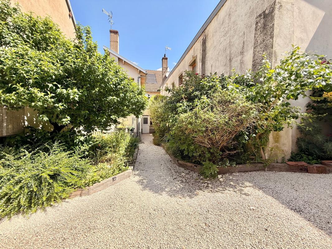 Immeuble de rapport avec fort potentiel – Local commercial loué et appartement T3