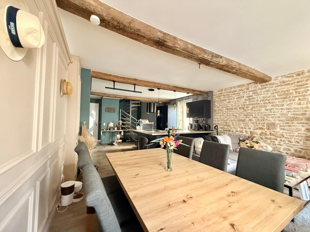Charmant appartement en triplex de trois chambres – Alliance parfaite entre le cachet de l'ancien et le confort moderne