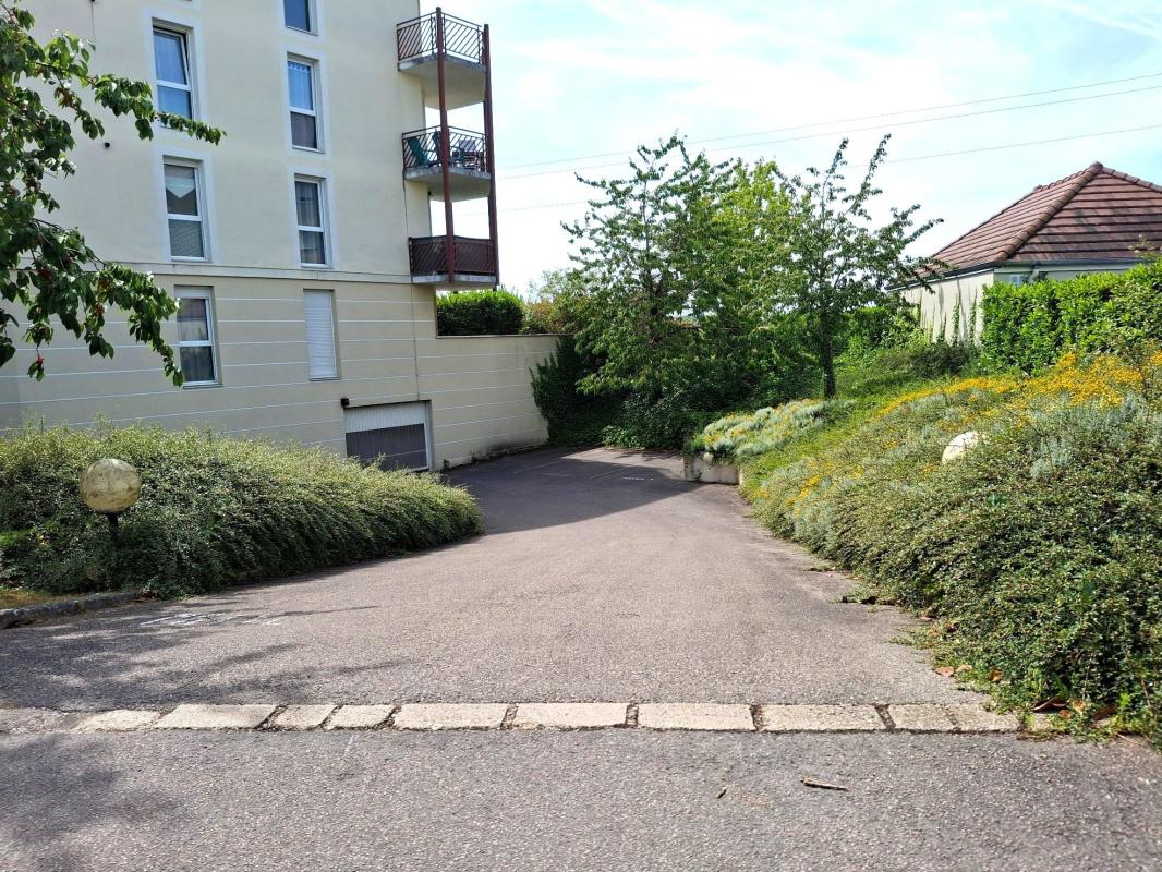 Place de parking privative à Chevigny Saint Sauveur