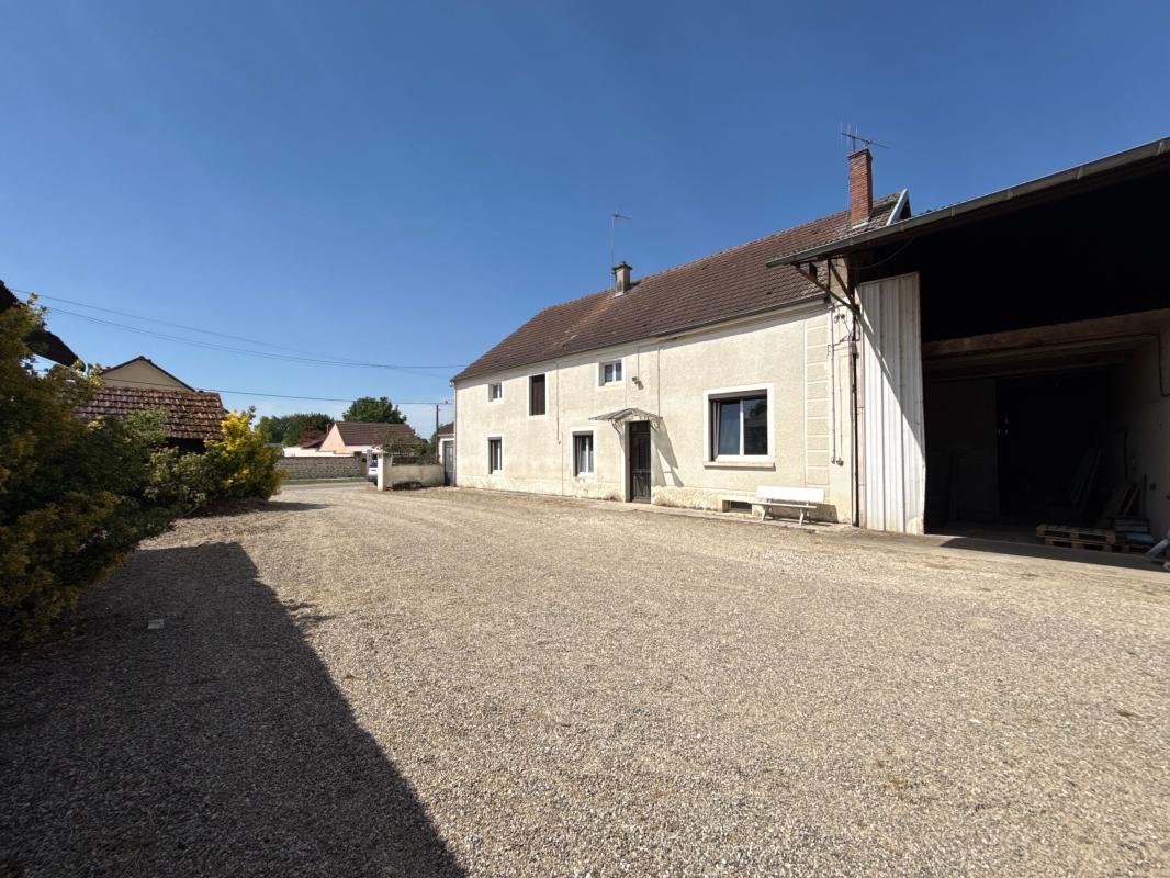 Ancienne ferme à rénover sur 4027m² de terrain