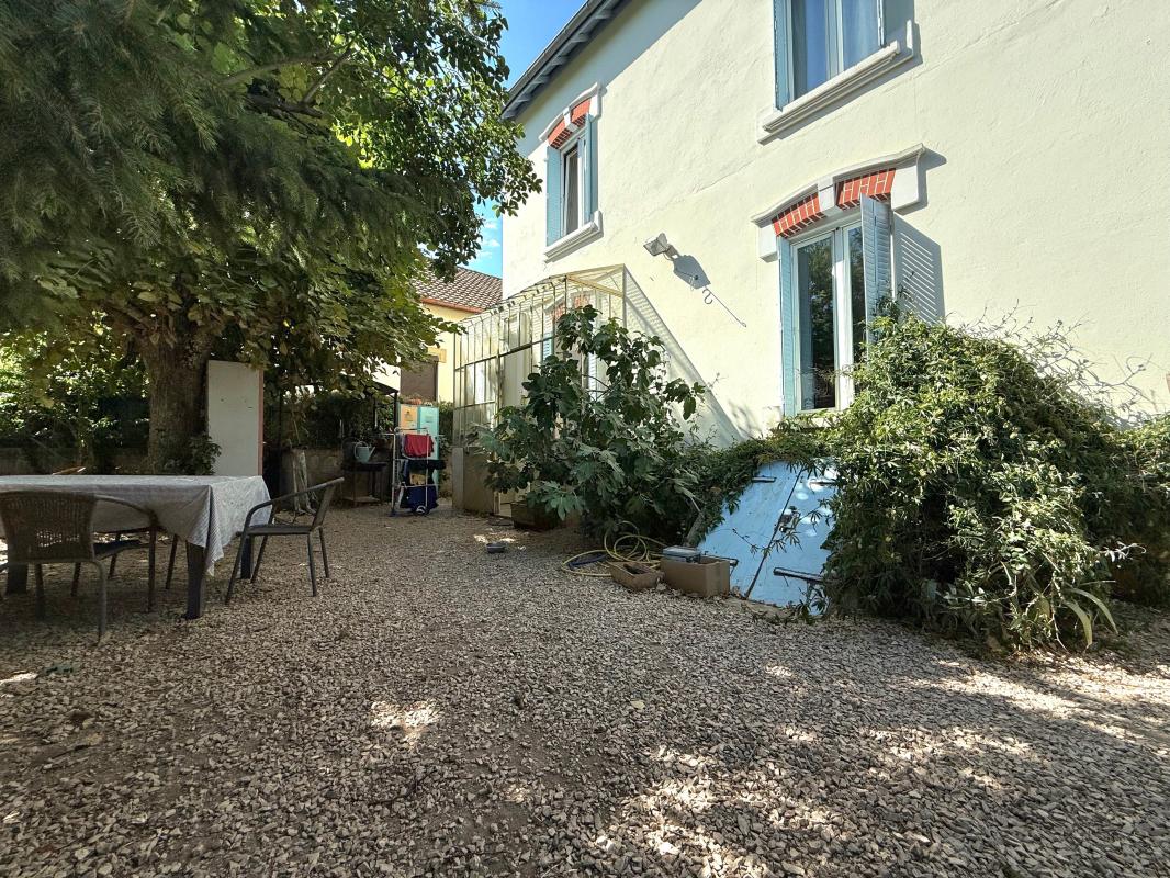 Maison à vendre à Chenôve, individuelle, dépendances, 4 chambres