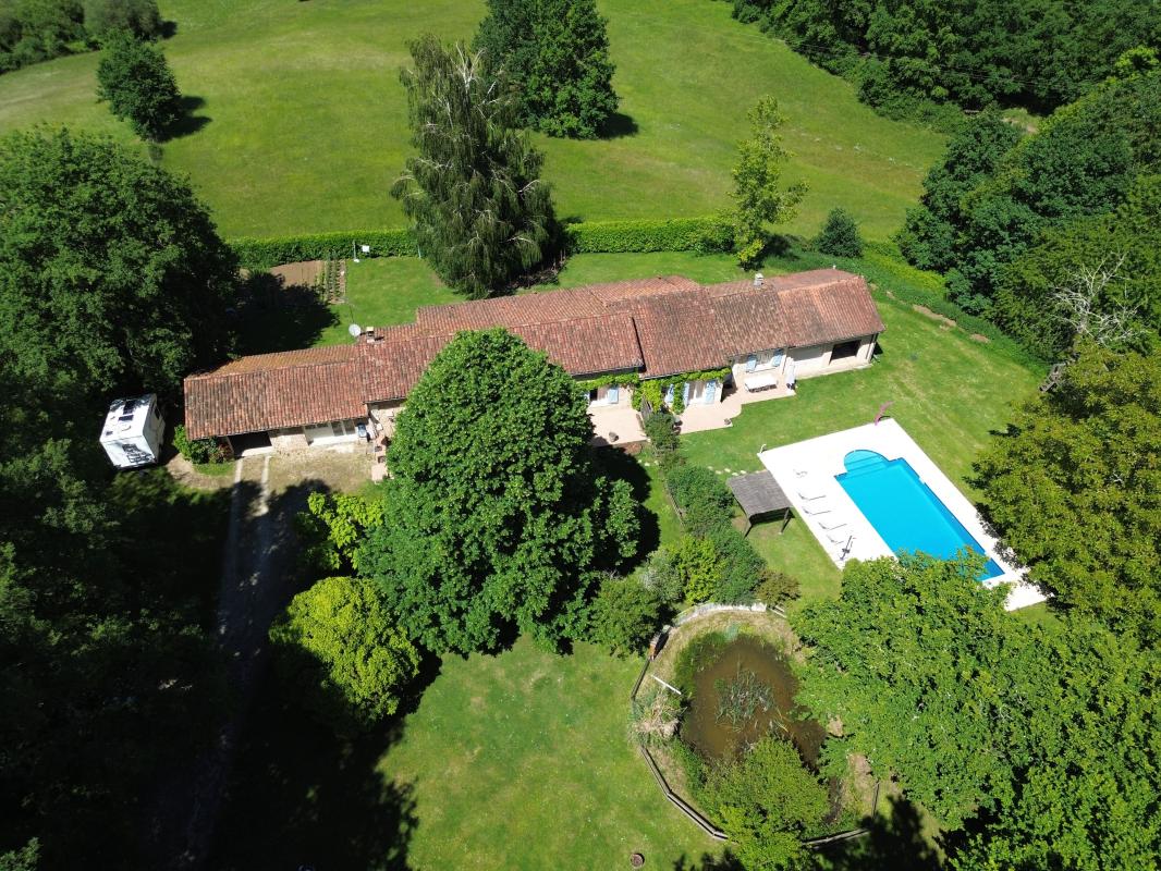 Maison en pierre et son gite habitables immédiatement