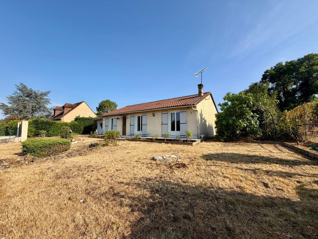 Maison de plain-pied à rénover avec jardin - Manzac-sur-Vern