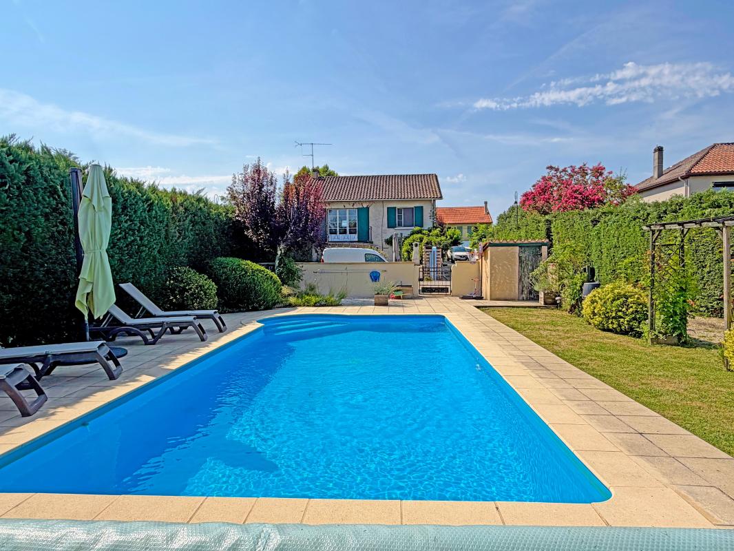 Au centre de Trémolat avec piscine