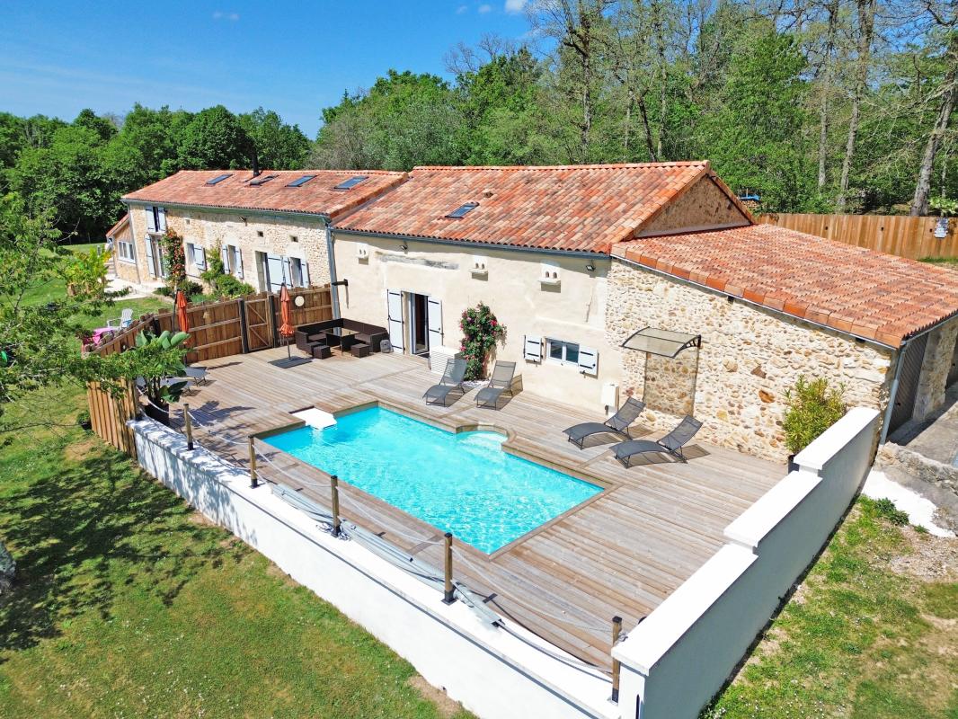 Propriété avec deux habitations sans voisin