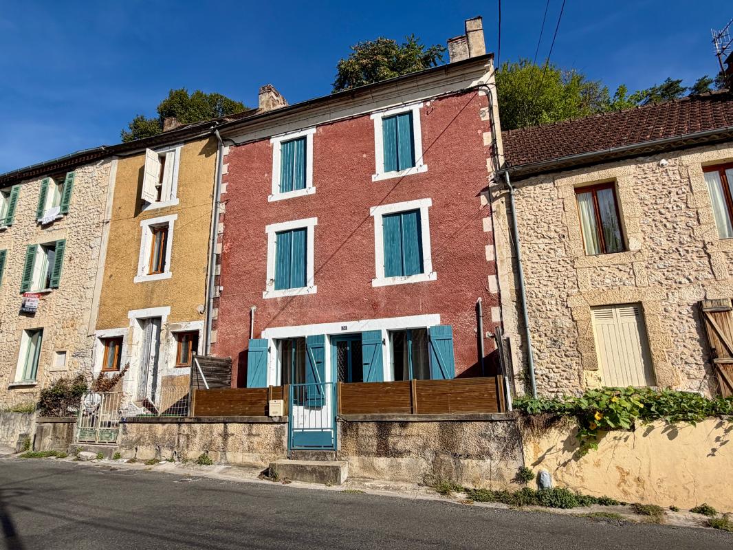 LE BUGUE — MAISON DE VILLAGE, 3 CHAMBRES ET JARDIN — 108 000 €