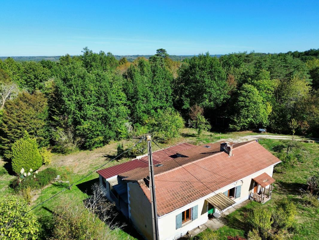 Maison en pierre sur 5 000 m², à 10 minutes de Vergt