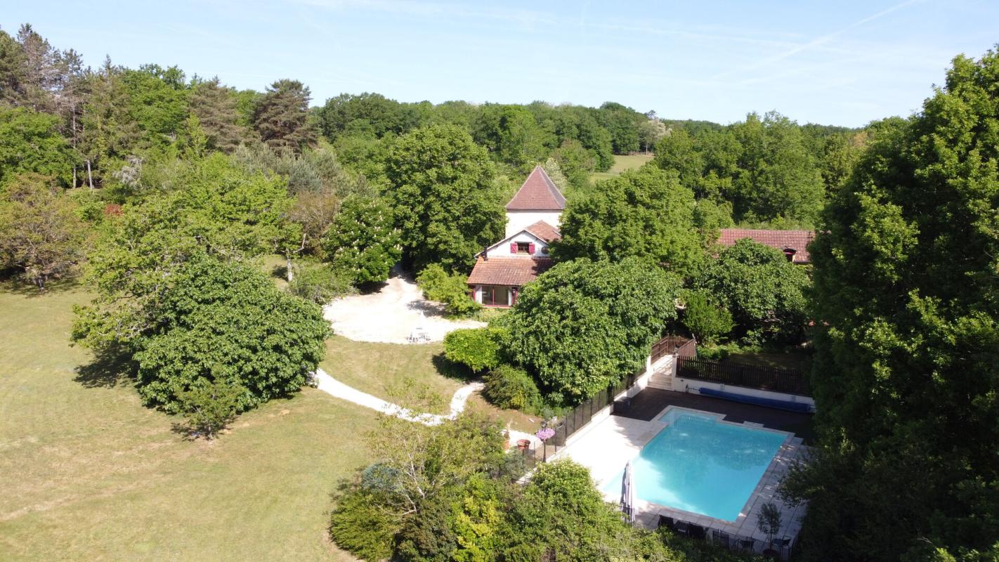 Belle propriété en pierres avec maison d'amis et piscine implantée sur 7300m² de parc