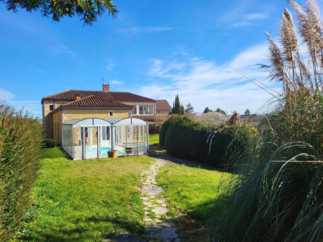 Magnifique demeure de 5 chambres avec locaux professionnels, piscine et vue - Périgord Noir