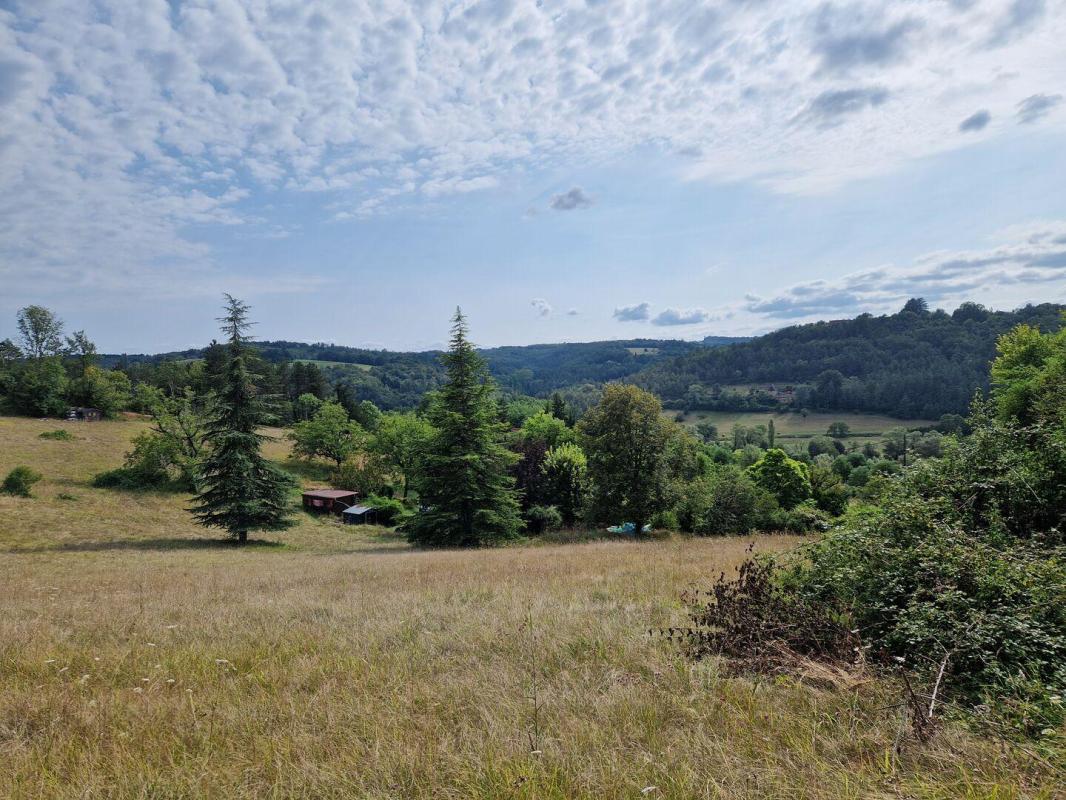 Terrain constructible avec permis en cours et vue dégagée