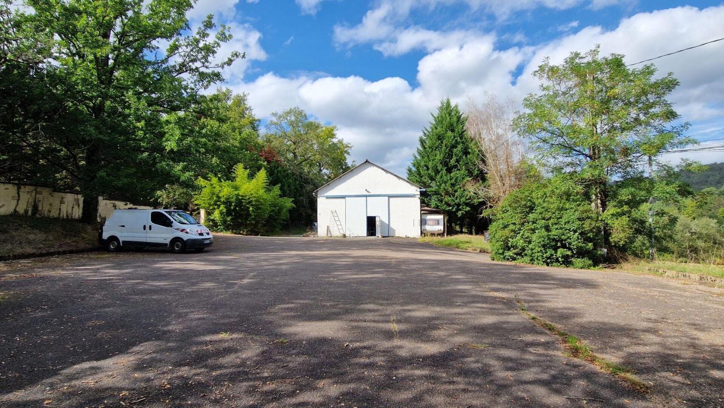 Bâtiment de 300m² au sol, isolé et chauffé, pouvant convenir à tout projet !