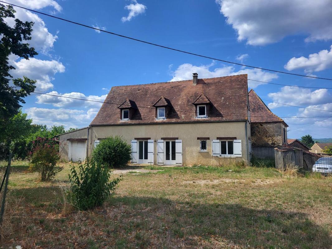 Maison d'habitation en pierres avec 4 chambres et garage sur son terrain