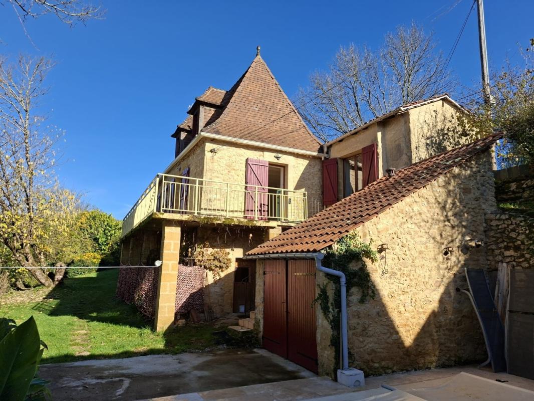 MAISON EN PIERRE + GITE + PISCINE, LE TOUT SUR 1 116M² ENVIRON C
