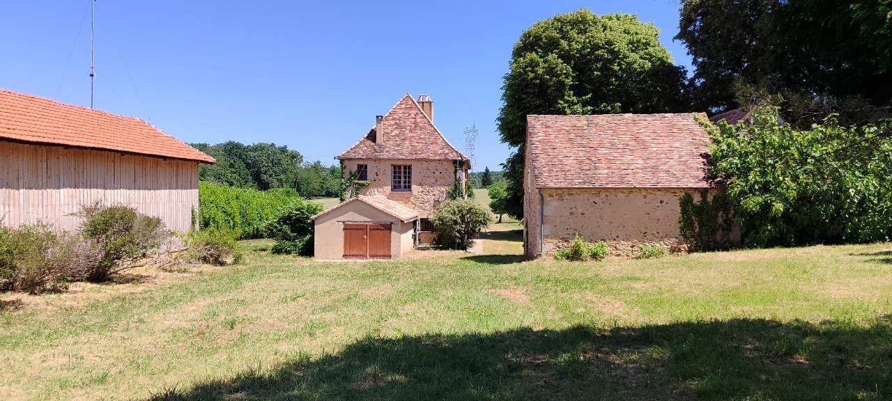 Secteur Lindois Belle propriété en pierre composée d'une Périgou