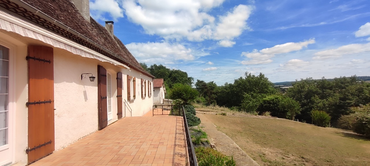 MAISON PÉRIGOURDINE 120.00M² HAB 3 CHAMBRES AVEC VUE DÉGAGÉE + G