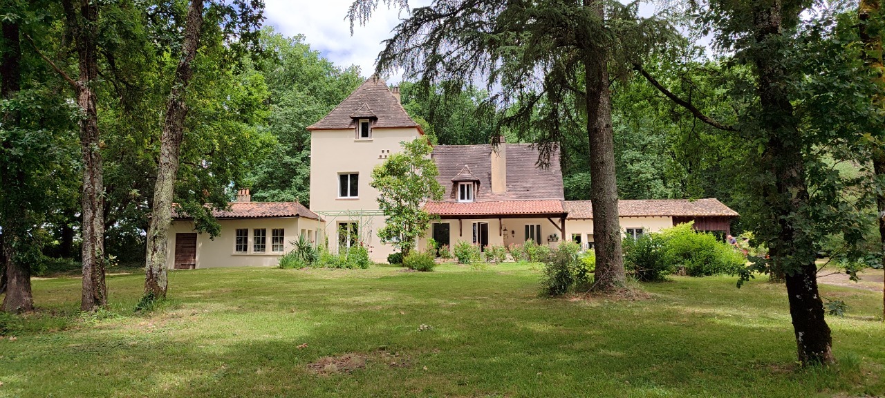 MAISON DE CAMPAGNE 240 M² RENOVEE
