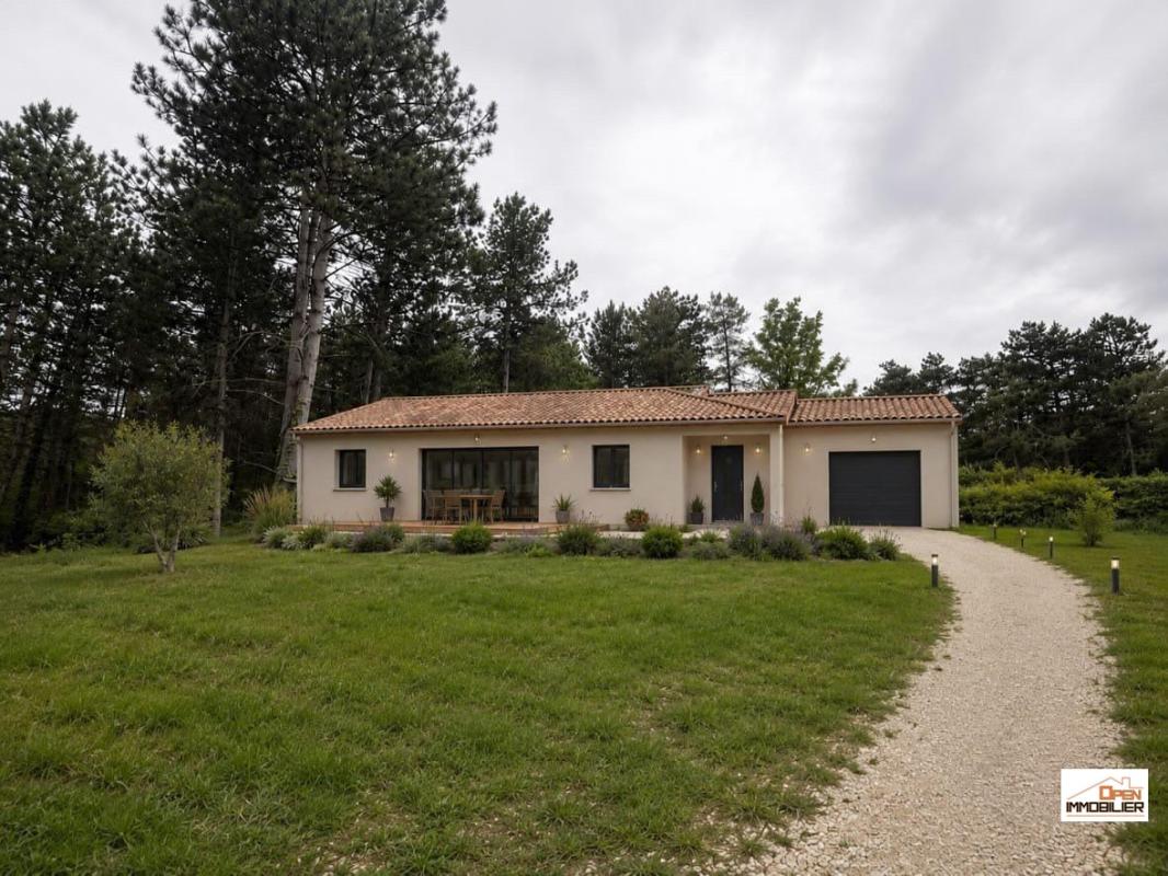 Terrain constructible de 1795m²