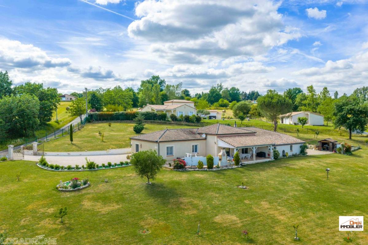 Propriété contemporaine de plain-pied de 178m2 – trois chambres - Cadre privilégié au cœur du Lot