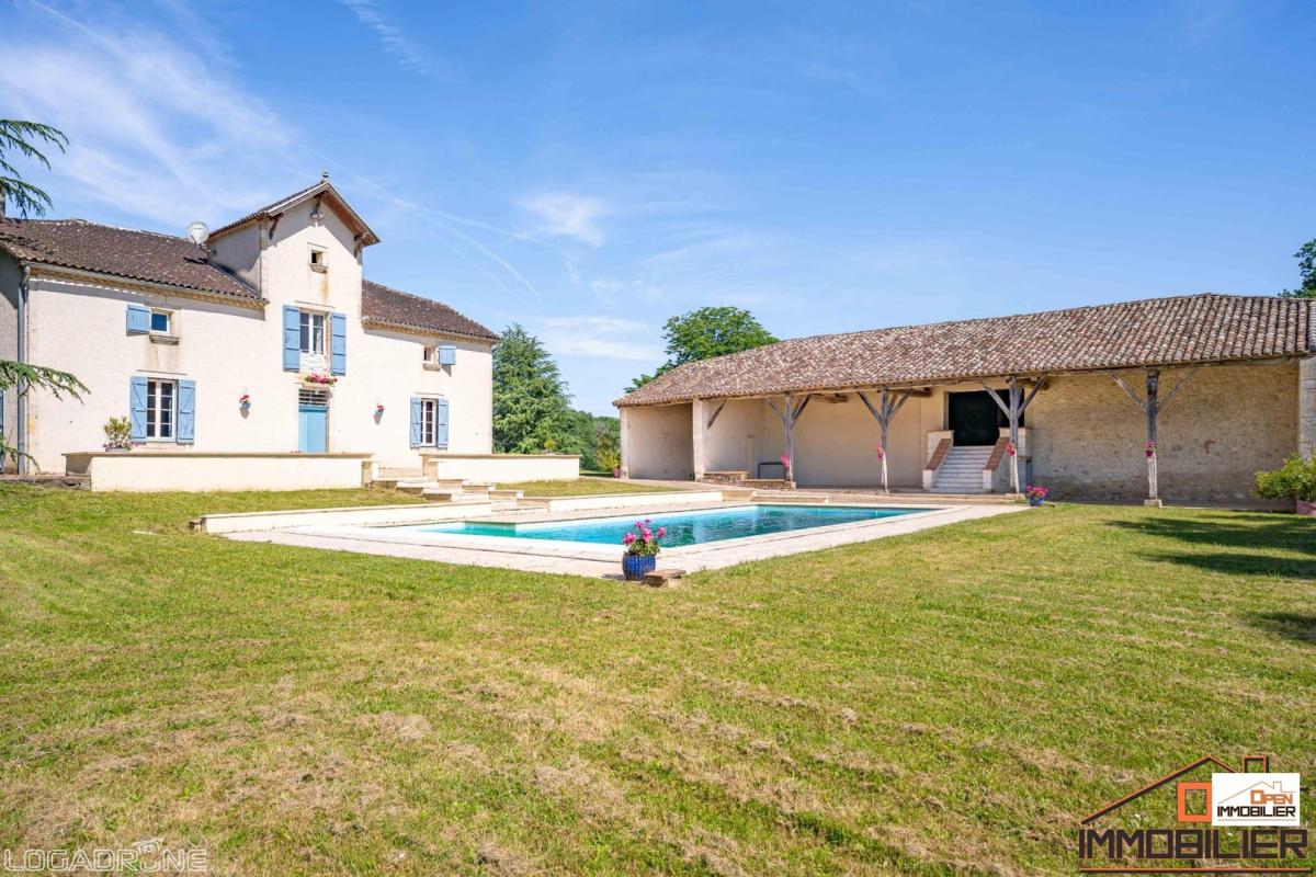 Propriété avec dépendances et piscine