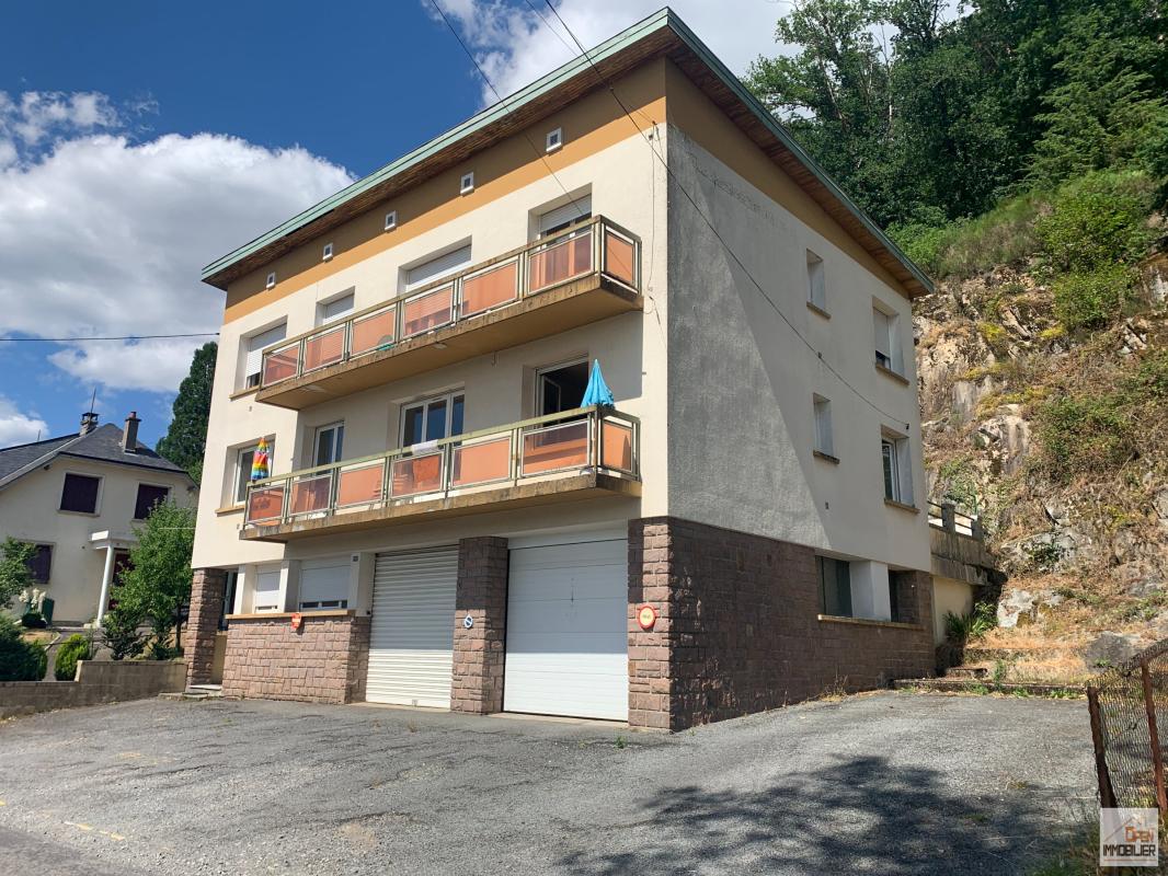 Immeuble avec garages