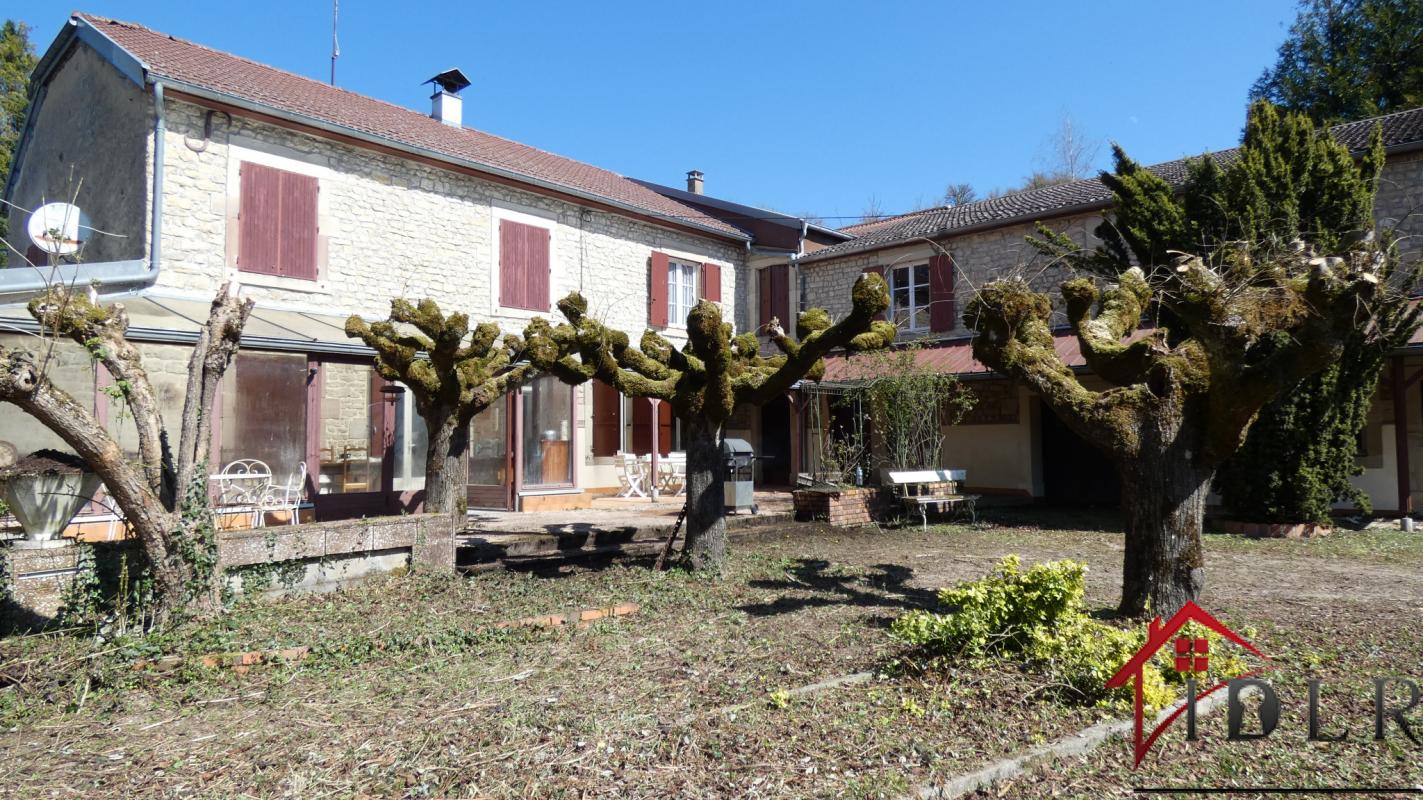 VOISEY - MAISON ISOLÉE - FORT POTENTIEL   161 m2 + 291 m2 à