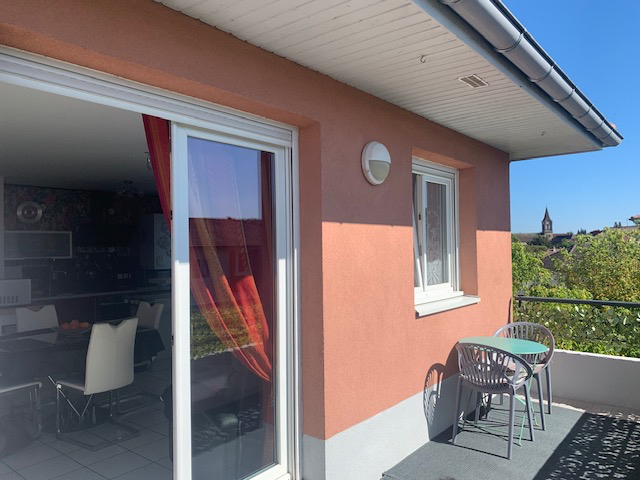 GRAND-CHARMONT, appartement T3 lumineux, avec balcon et garage
