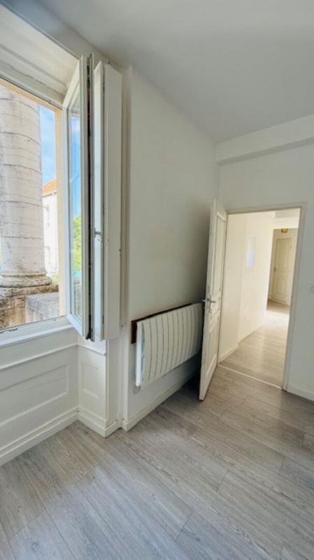 Dans un Ancien Château appartement 84 m² + Terrasse / Cave voûtée/Parking - Photo 4