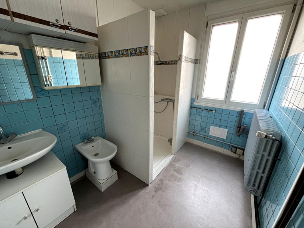 MAISON DE 316,95 M2 9 PIECES SUR 21.91 ARES 165000 EUROS - Photo 5