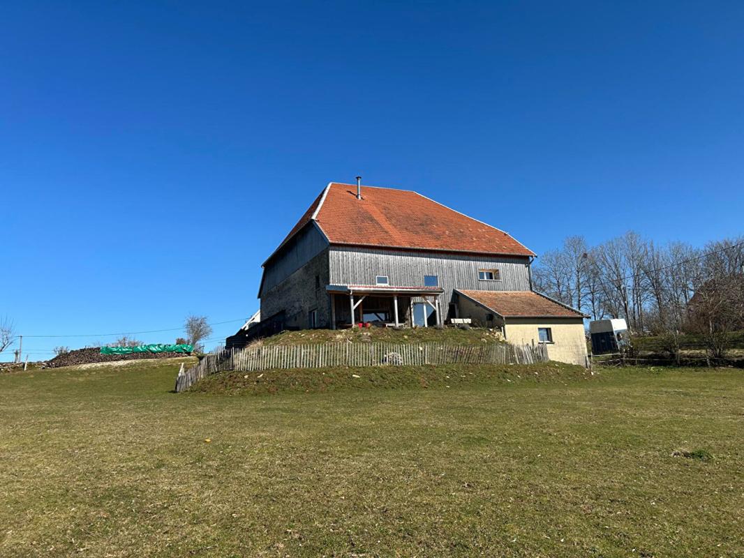 ANCIEN CORPS DE FERME RENOVE 8 PIECES 222 m² SUR TERRAIN DE 46 ARES 390000 EUROS - Photo 2
