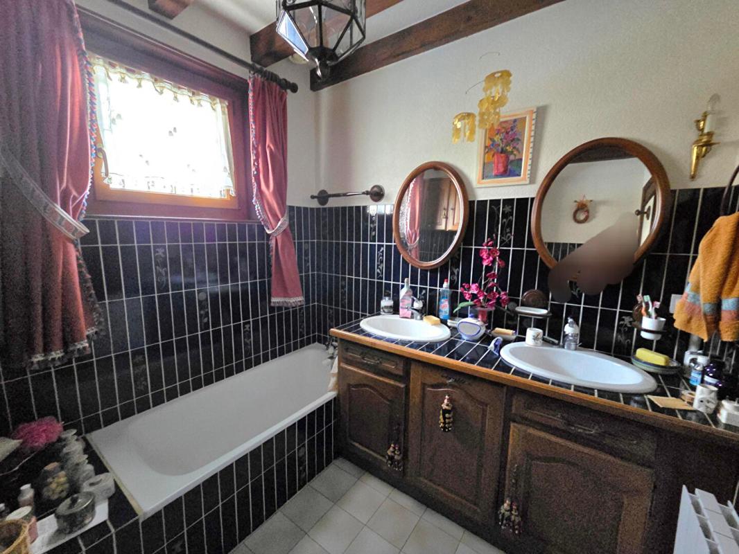 MAISON 7 PIECES 147 M² SUR TERRAIN DE 12 ARES 375000 EUROS - Photo 5