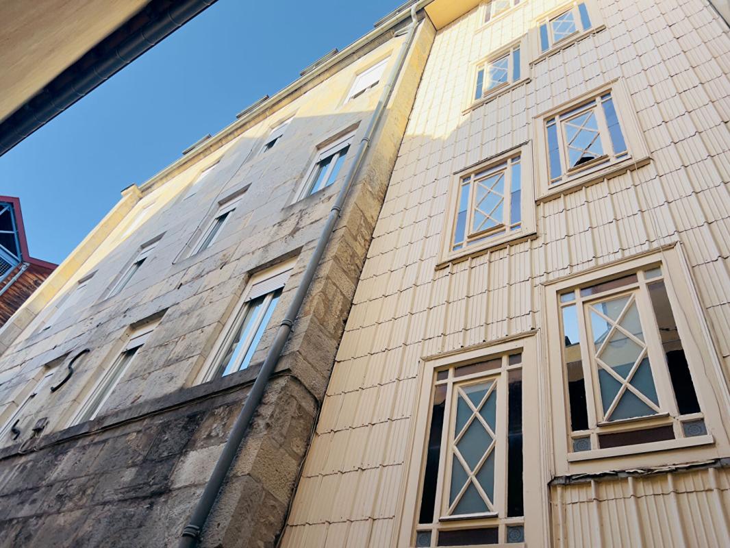 T2 dans bel immeuble ancien - Photo 2