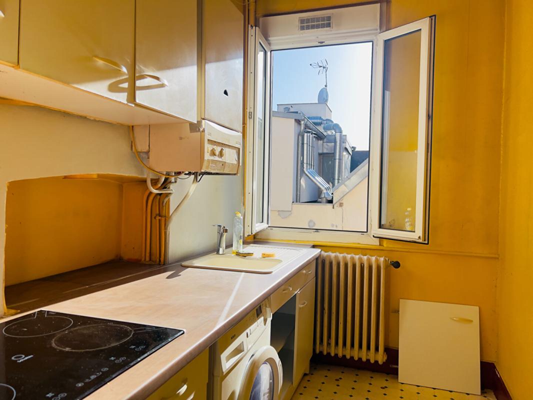 T2 dans bel immeuble ancien - Photo 5