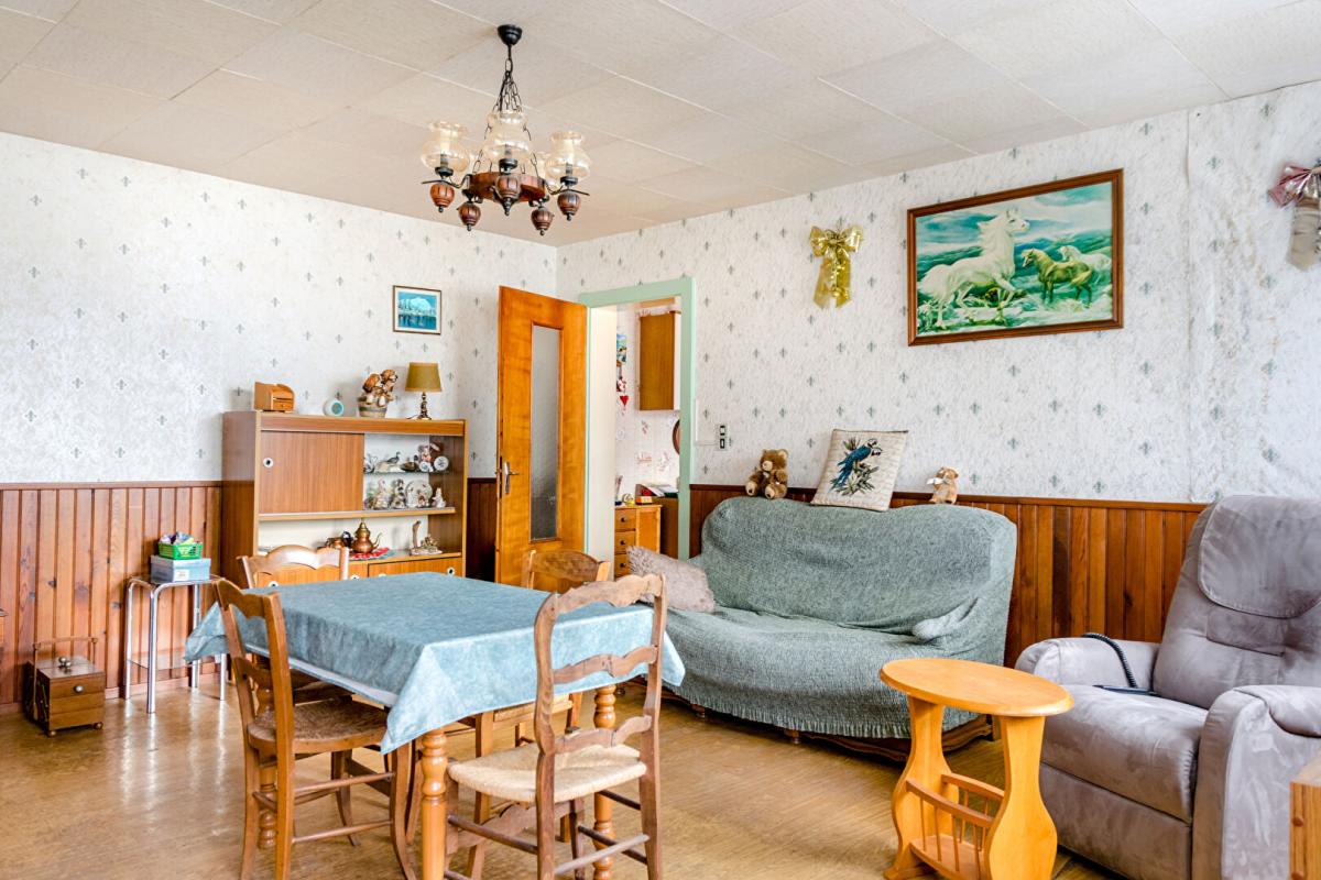 Maison à rénover avec grands volumes secteur Saulnot et belles dépendances - Photo 2