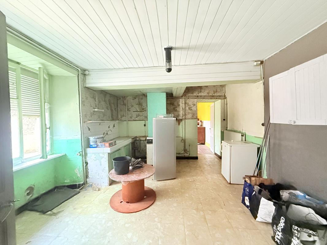 Maison à rénover avec cour - Photo 5