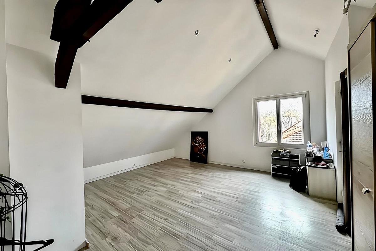 Maison à usage mixte de commerce et d'habitation d'une surface de 165 m2 à Montbéliard - Photo 2