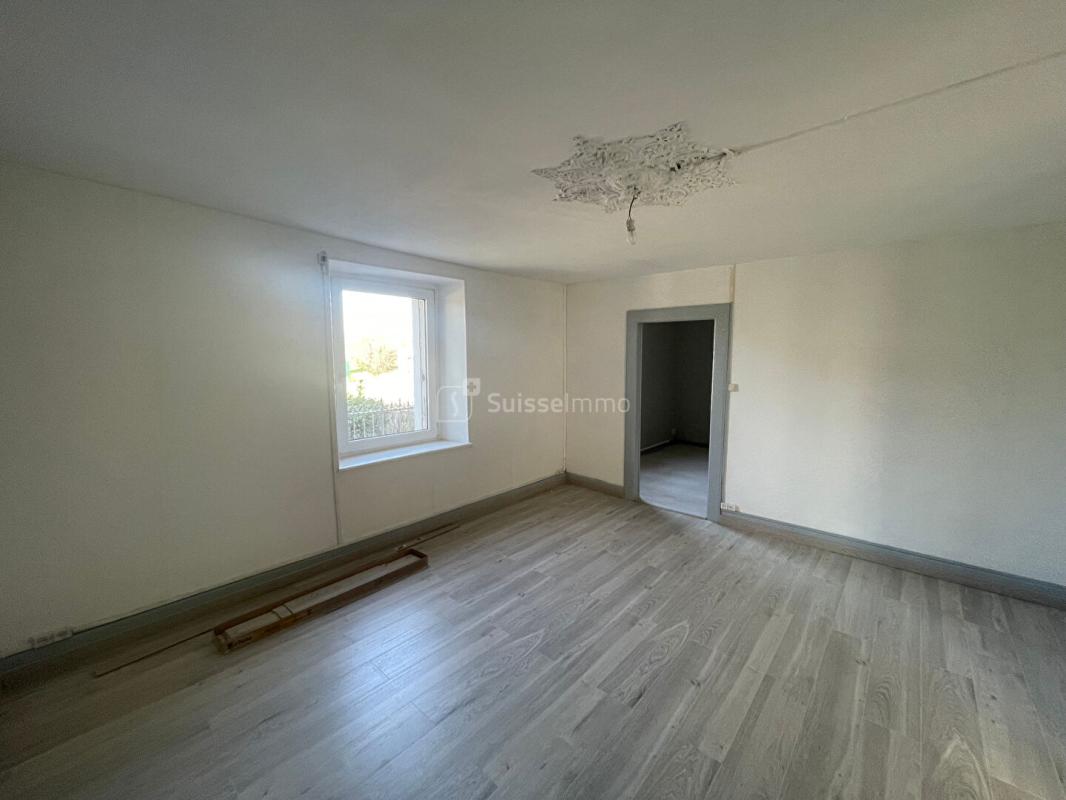 Chaux, maison à rénover sur 10 ares de terrain clos et arboré - Photo 3